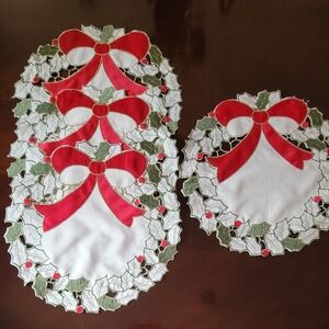 Set of 4- Poinsettia Wreath Placemats